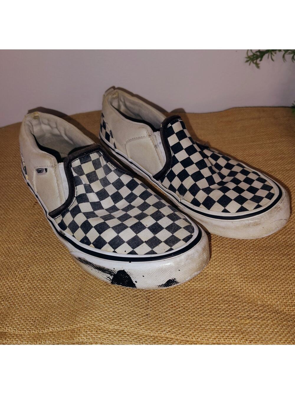 VANS YOUTH SIZE 5 CLASSIC SLIP ON SKATE SHOES - BLACK AND WHITE CHECKERBOARD